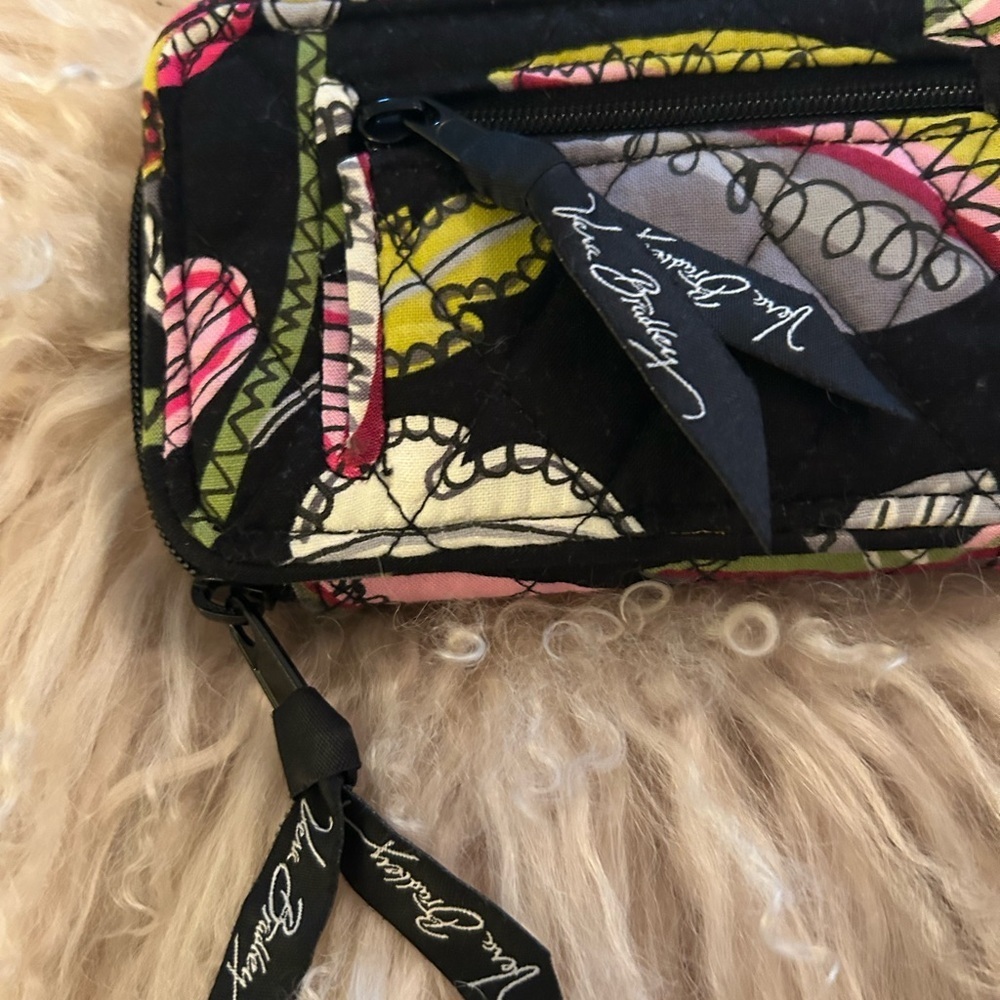 ☀️New. Vera Bradley Black and Pink Wallet with Artistic Design - Picture 2 of 5